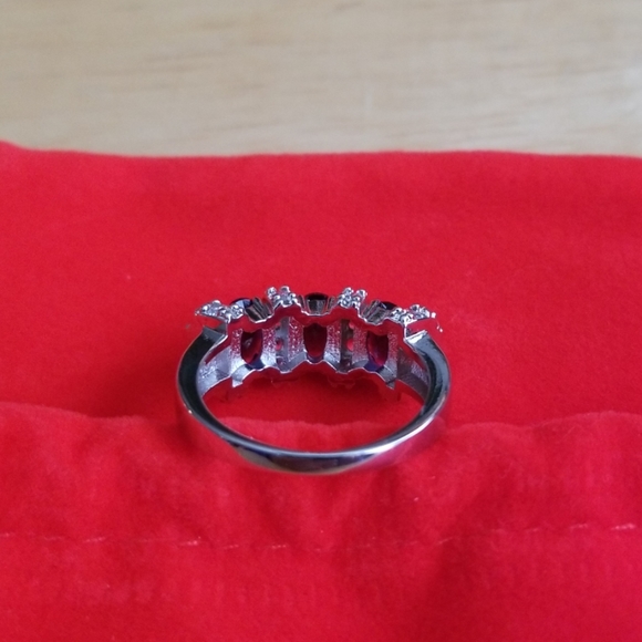 Beautiful Ring! - Picture 2 of 3